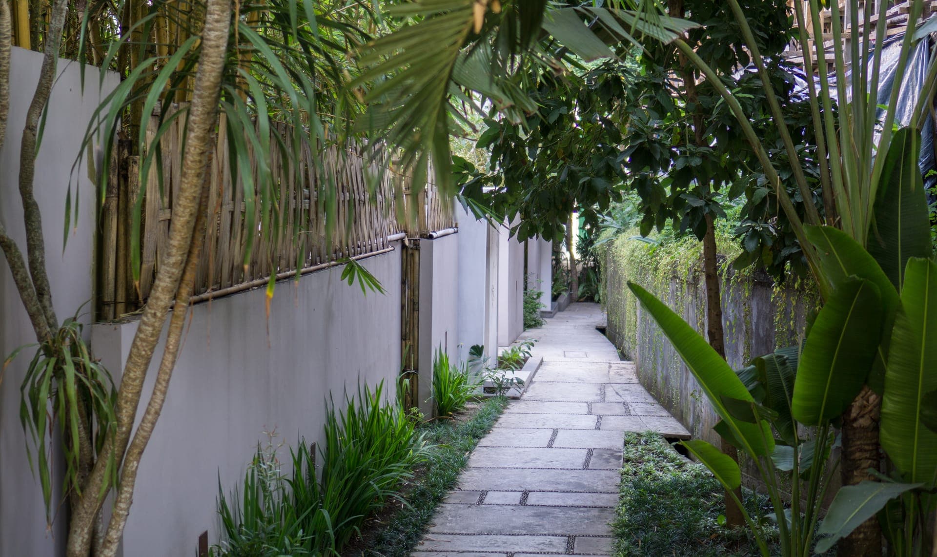 villa-foot-path